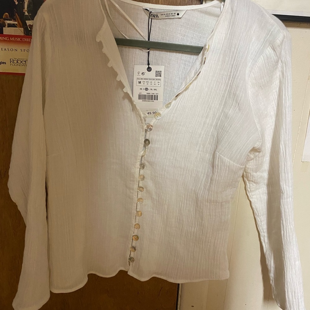 White blouse, size M. Crinkle cotton.